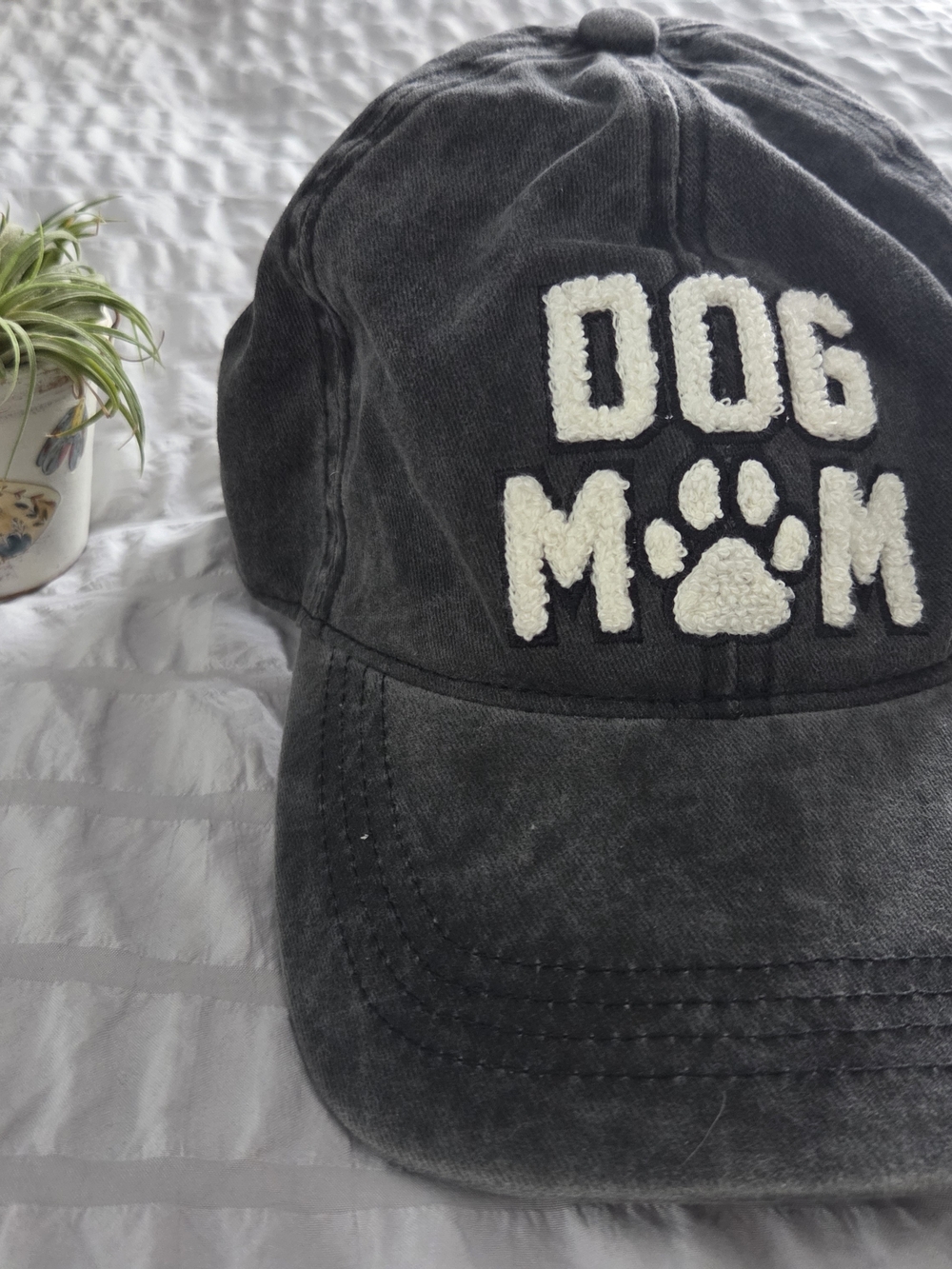 DOG MOM Embroidered Black Baseball Cap